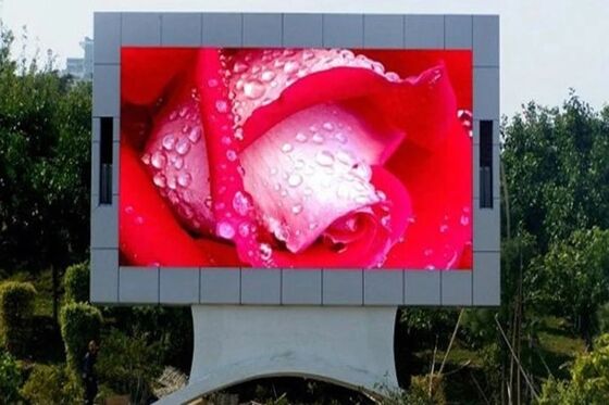 Display LED P10 a colori per esterni con frequenza di aggiornamento elevata di 3840 per cabinet per cartelloni pubblicitari esterni di dimensioni 960x960