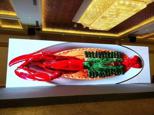Display LED a colori P3.9 per interni con giunzione senza interruzioni, alta frequenza di aggiornamento e ampio angolo di visione per noleggio commerciale ed eventi