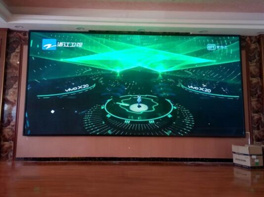 Display LED a colori P3.9 per interni con giunzione senza interruzioni, alta frequenza di aggiornamento e ampio angolo di visione per noleggio commerciale ed eventi