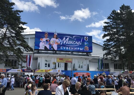 P10 ip65 impermeabile all'aperto schermo a LED a colori a 8000 luminosità cartellone pubblicitario