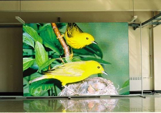 schermi a LED con modulo di dimensioni 250 x 250 millimetri e risoluzione di 64 x 64 pixel che forniscono immagini dettagliate e nitide