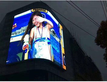 Schermo LED flessibile a colori P2.5 Soft Film Group Advertising, pixel da 4 mm, cabinet curvo in acciaio
