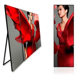 Disegno in alluminio a fusione frontale P2.5 Digital LED Poster Stereo Mount Facile installazione