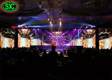 Alluminio a fusione P6 Full Color Indoor Suspended LED Screen 2500nits Luminosità 27777 punti/mq Densità di pixel