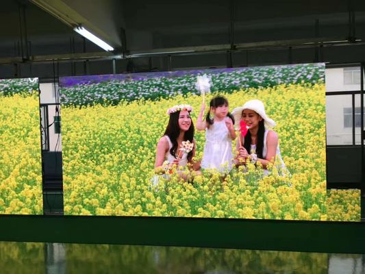P4 Indoor Outdoor SMD2121 Scenario a LED Video Wall Screen 4mm a colori