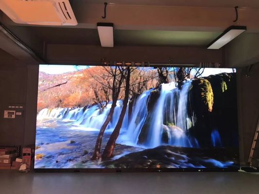 Prezzo buono La risoluzione di pubblicità il LED ScreensHigh ha curvato il video schermo flessibile dell'interno della parete P2.5 LED dell'esposizione creativa in linea