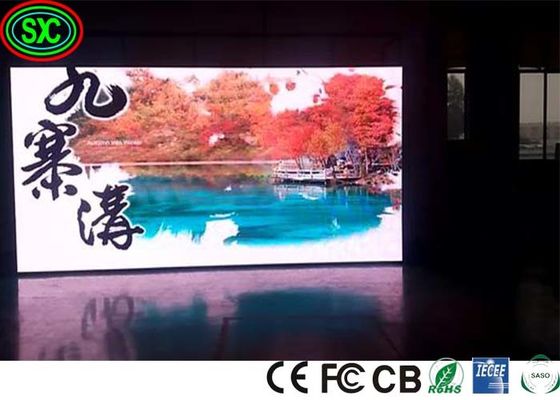 Grande schermo LED a colori interiori flessibile 111111 pixel/m2 1300 luminosità/m2 P3