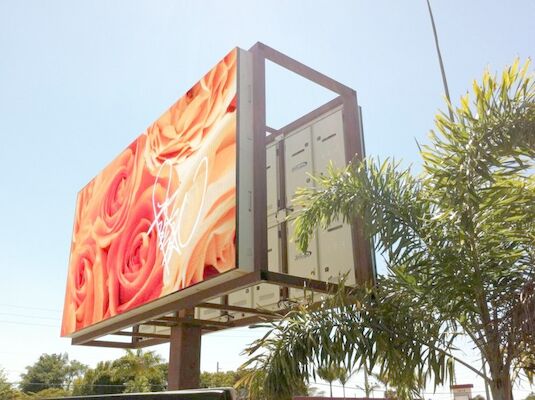 Pubblicità all'aperto LED Billboard Street P10 Display LED a colonne a colori