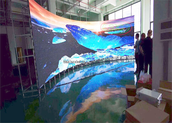 Cina Videowall LED di alta qualità P3.91 schermo curvo interno per supermercati