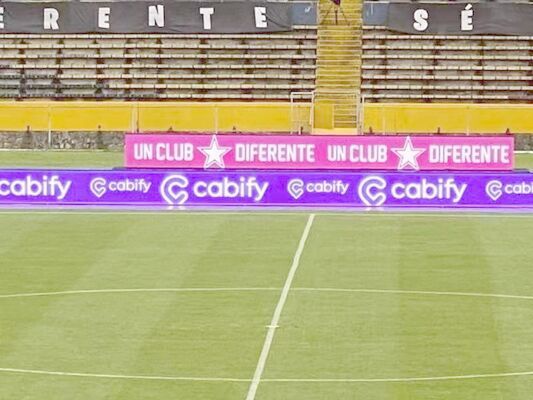 Stadio ad alta risoluzione schermo in alluminio a LED a colori, display video ad alta definizione 7500 cd / m2