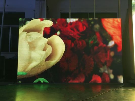 Prezzo buono Il LED locativo visualizza l'ampio angolo di visione della parte anteriore P3.91 di servizio 500X500MM del Governo di video di parete colore pieno dell'interno del pannello in linea