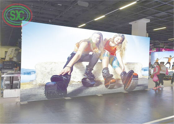 Inutile interno colorato schermo a LED si adatta al muro con struttura di telaio