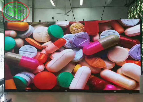 Schermo LED a colori per interni con alta risoluzione e luminosità, adatto per cartelloni pubblicitari digitali e sistemi informativi