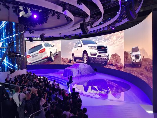 Installazione curva disponibile per armadi di 500x500mm e 500x1000mm di display LED a colori interni