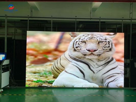 Installazione curva disponibile per armadi di 500x500mm e 500x1000mm di display LED a colori interni