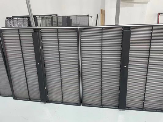 P3.91 schermo a LED trasparente 1920 Hz con frequenza di aggiornamento 5V DC all'interno