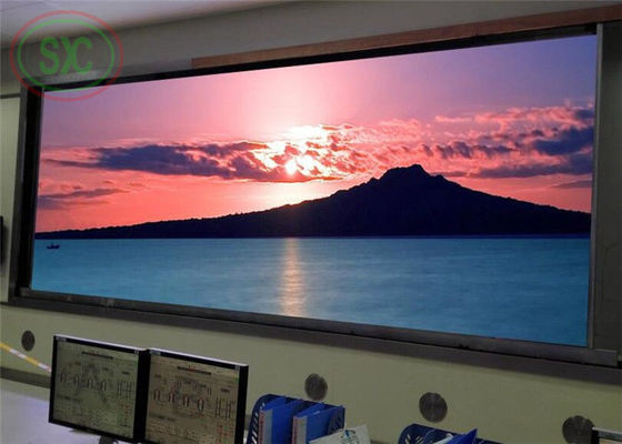 Inutile interno colorato schermo a LED si adatta al muro con struttura di telaio