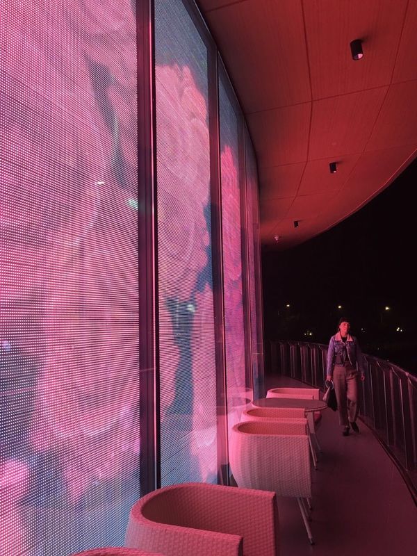 P2.5 schermo in vetro trasparente a colori, 3G WIFI muro video trasparente Luminosità 6000