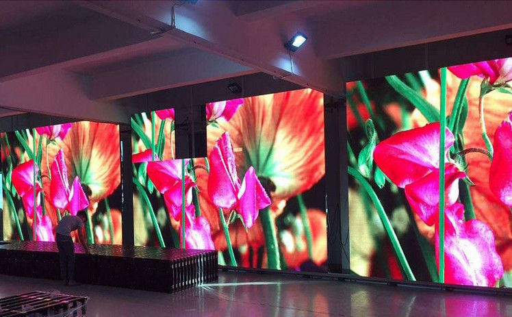 Display LED P5 all'interno Display a LED ad alta risoluzione Densità di pixel 43222 640mm x 640mm Displayboard a LED a colori