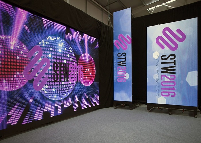 P2.5 Display LED a colori integrali in alluminio/noleggio per interni IP43 Cartellone pubblicitario 3D impermeabile