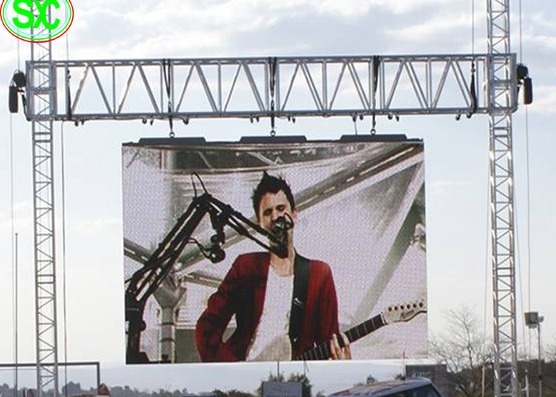 Noleggio Small Pitch Outdoor Hanging Full Color LED Display Per centri commerciali, stadi DIP