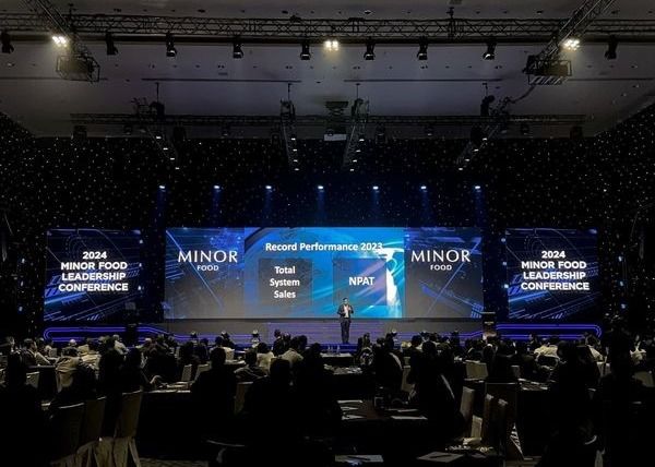 Shopping Mall Rental Screen Sospeso Scenario a LED Sfondamento COB P2 HD Risoluzione 128*64