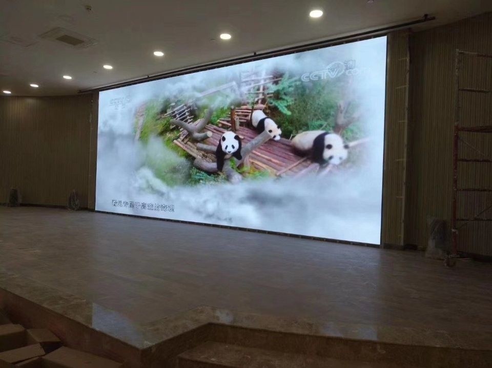 Display LED a colori per stadi, aeroporti e centri commerciali