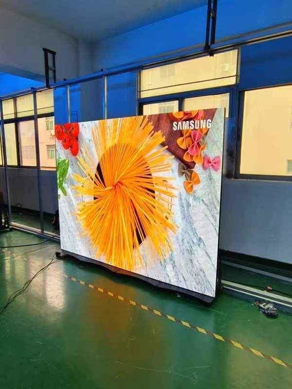 Display a LED Poster con configurazione colore 1R1G1B con cabinet in alluminio e dimensioni modulo 320x160mm