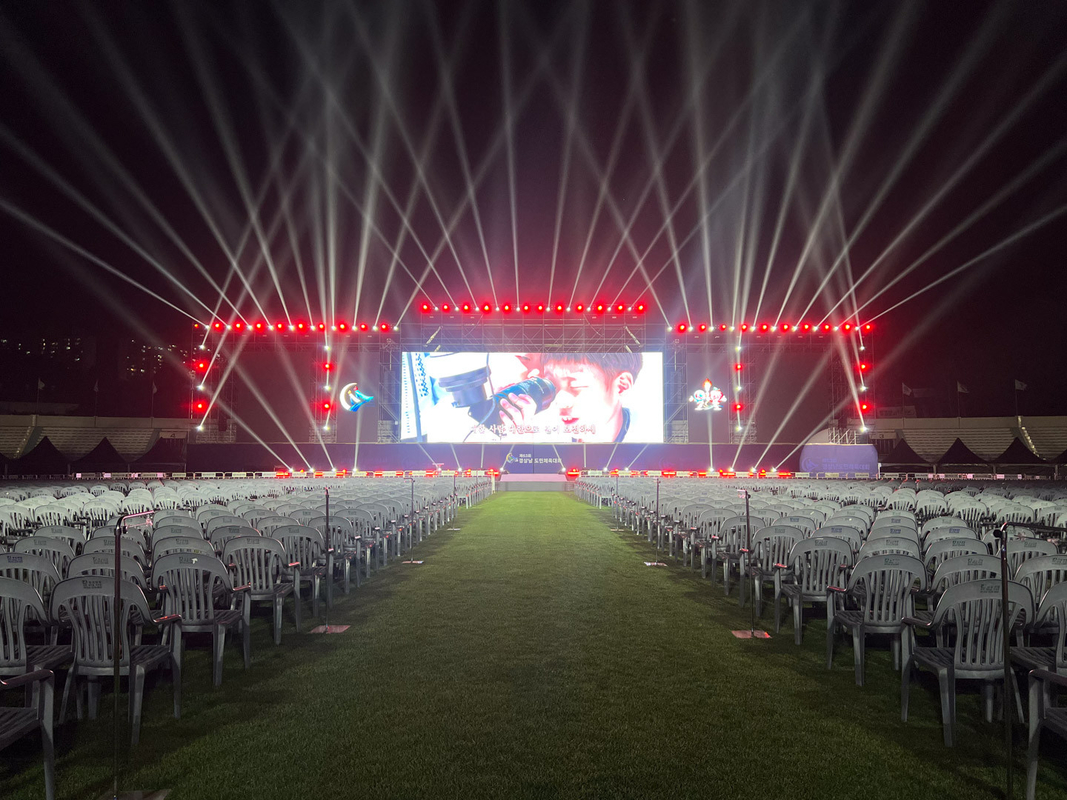 Facile da connettere e disinstallare Display LED a colori per la pubblicità Multi-Media Stage Rental Show e altro