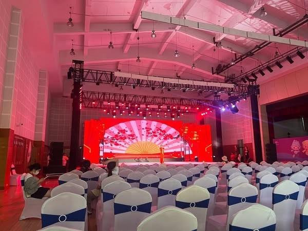 100000 ore di vita Epistar Outdoor Full Color LED Display in alluminio a fusione a stampo a LED con frequenza di aggiornamento dello schermo 720Hz e 3