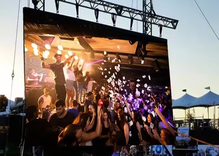 Display LED a colori per la pubblicità su strada e nei supermercati