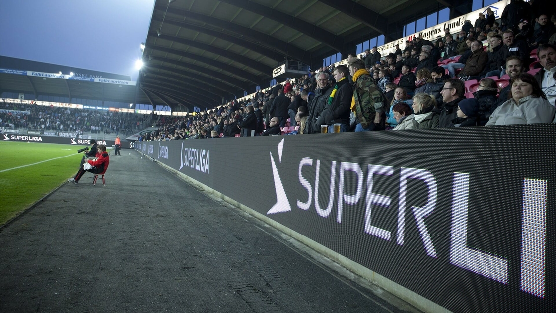 Tabelloni segnapunti a LED per stadi sportivi in acciaio laminato a freddo, risoluzione 40000 pixel/mq per eventi su larga scala