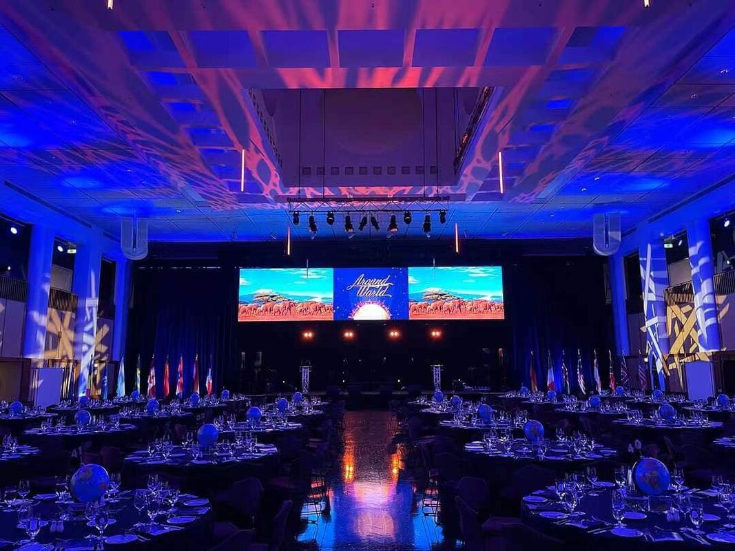 Scenario schermi a LED schermo di sfondo a LED flessibile con elevato tasso di aggiornamento e design impermeabile perfetto per eventi di scena all'aperto e noleggio