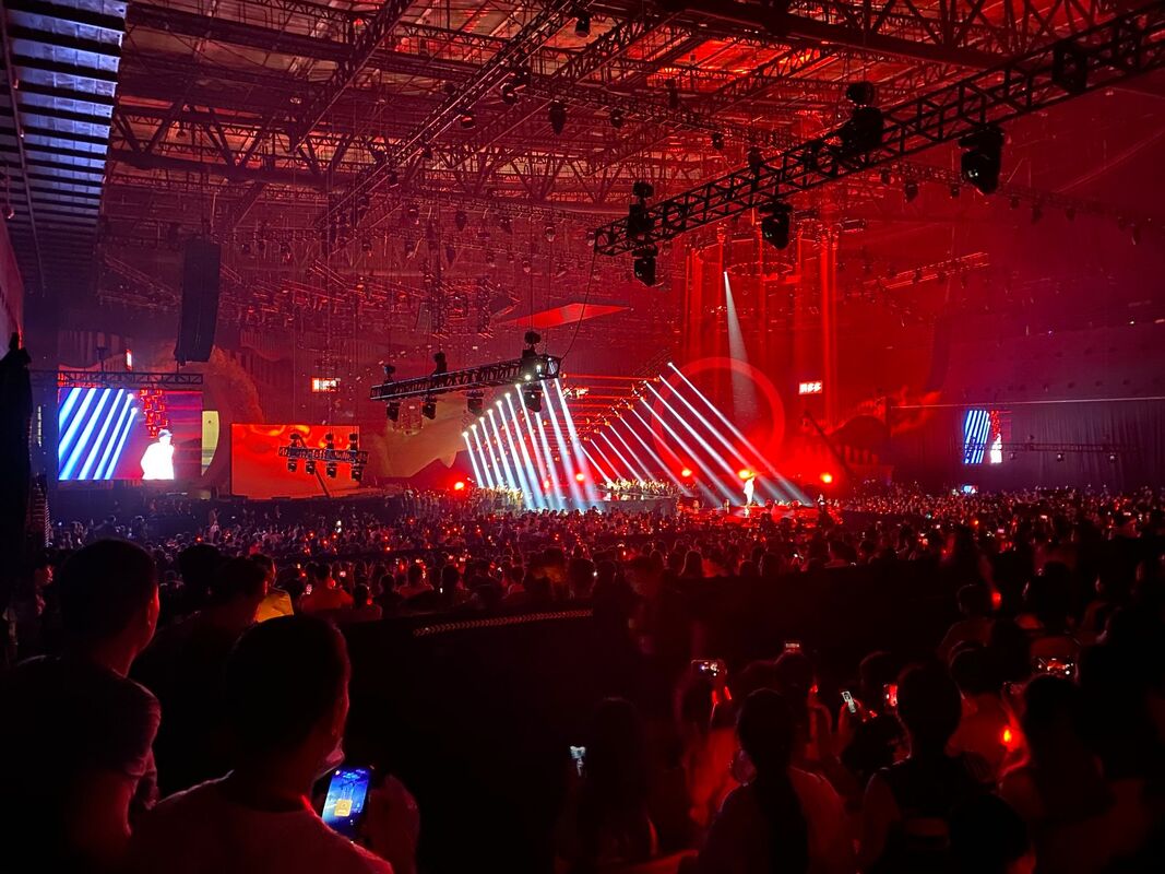 schermi a LED per palcoscenico con moduli di dimensioni di 250 x 250 millimetri e installazione rapida adatti alla pubblicità esterna e agli eventi