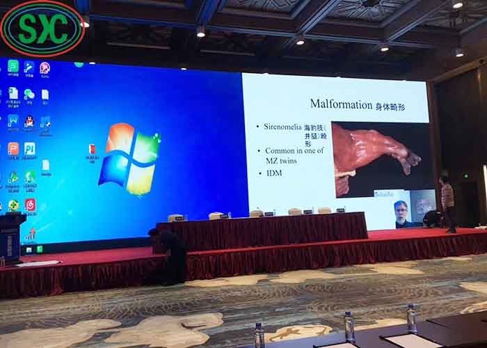 P4 Full Color Indoor LED Video Wall Screen 80*40 Modulo Risoluzione Cartelloni pubblicitari
