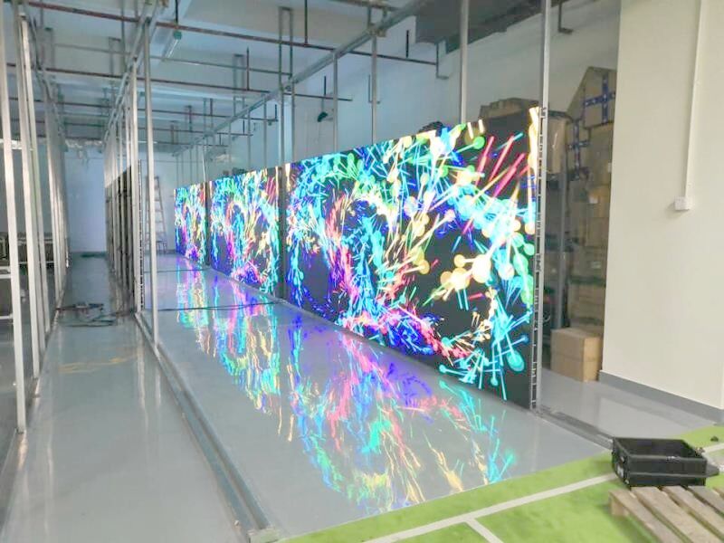 2000 cd/mq Luminosità schermo LED trasparente, cartelloni pubblicitari a LED a colori