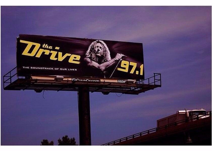 Peso leggero con Tri colore, tabellone per le affissioni IP65 dello schermo di densità 10000dots P10 LED del pixel del forum del LED