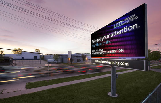 Prezzo buono P8 Edificio esterno Full Color LED Billboard 8mm Pixel Pitch IP65 impermeabile in linea