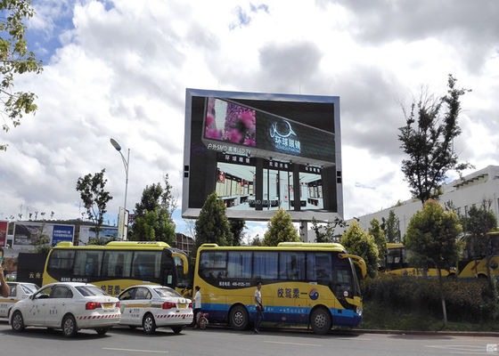 P10 Outdoor Full Color LED Billboard 10mm Pixel 600W/M2 IP65 impermeabile
