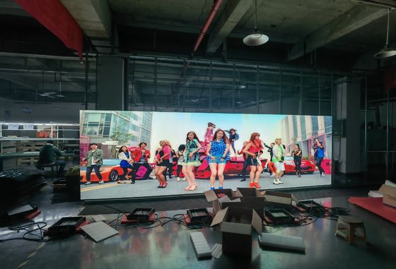 Indoor P3 Full Color LED Screen 576x576mm Cabinet Per la pubblicità, 3840hz refresh rate, 1000nit luminosità, può fare curva