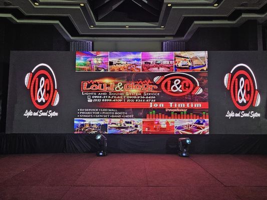 Display a LED a densità fine di 640000 punti/m2 con chip a tubo a colori completi e materiale per armadi di alluminio colato a stampa