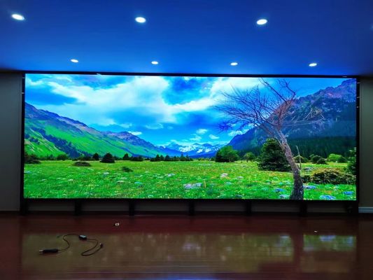 Schermo LED per interni ad alta definizione, densità 160000 punti/m2 e risoluzione modulo 128*64 punti per le esigenze del cliente