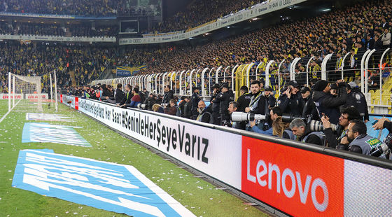 Rettifica e Videowall Stadio con Frame Rate a 60Hz per un'Esperienza Visiva Dinamica