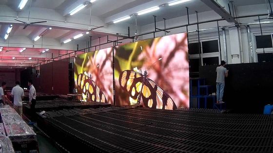 Display LED GOB con durata operativa di 100.000 ore, composizione pixel 1R1G1B e dimensioni cabinet 600*337.5MM