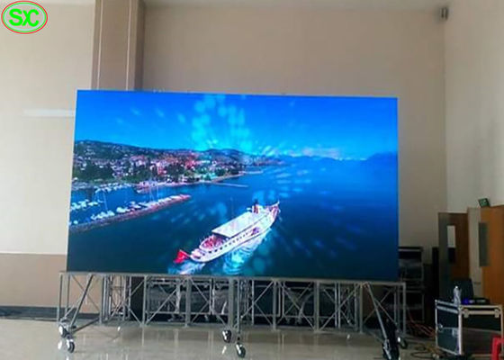 Prezzo buono La pubblicità locativa dell'interno locativa dell'esposizione di LED ha condotto lo schermo di visualizzazione 512*512mm che il colore pieno P4 ha condotto la video parete in linea