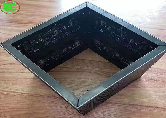 Prezzo buono colonne dell'interno dell'esposizione di LED di colore pieno 3d P2.5 supporti cubici dello schermo da 90 gradi in linea