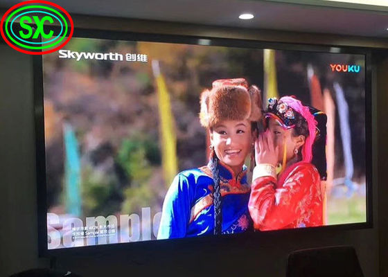 1200cd/m2 Luminosità P4 LED Video Display SMD2121 Alto tasso di aggiornamento 3840hz Display a LED a colori interni
