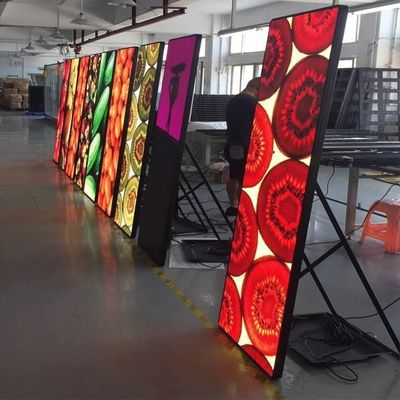 Display LED commerciale in alluminio con configurazione dei colori 1R1G1B e materiale del pannello in alluminio