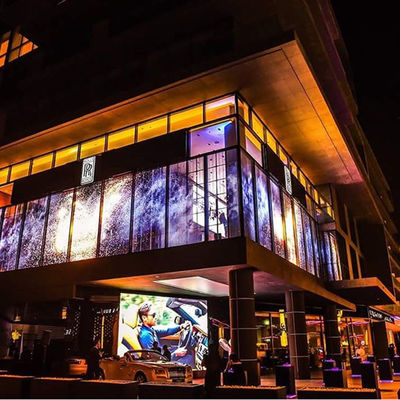 Prezzo buono P3.91-7.82 Display a parete a vetro a LED trasparente 5000cd/m2 angolo di visione 160° in linea