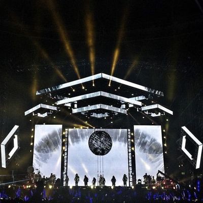 P4.81 la fase ultra sottile LED scherma il gabinetto del pannello di parete 2mm SMD 2121 1R1G1B 500x500mm, 1920hz la velocità di rinfrescamento, il brightne 5500